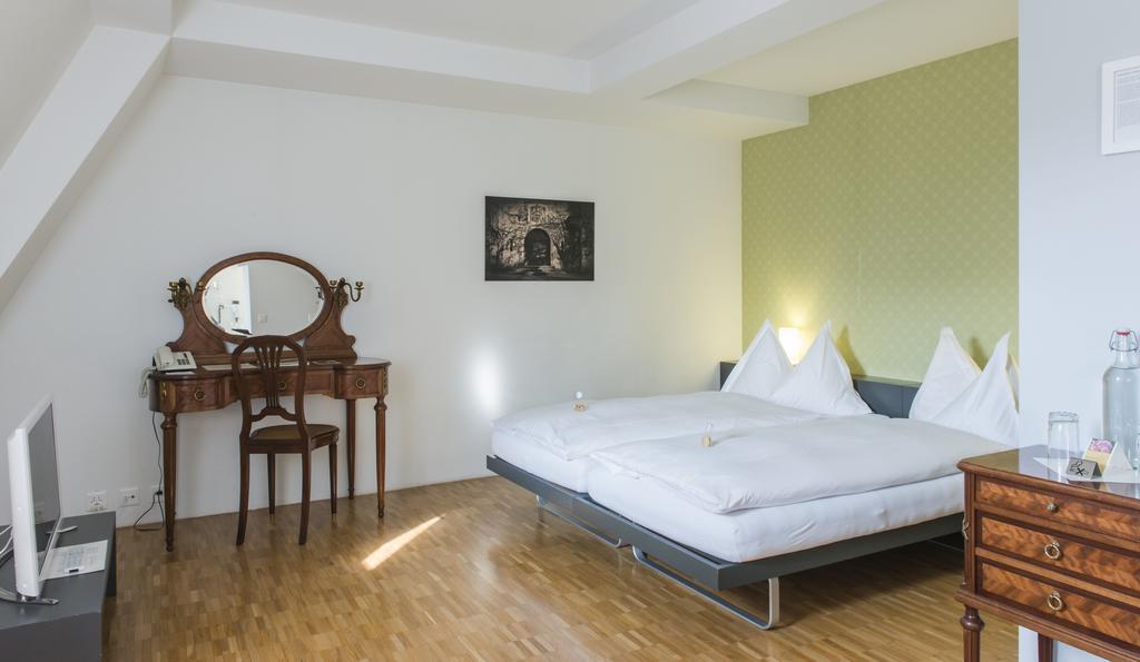 Schloss Muenchenwiler Murten Room photo