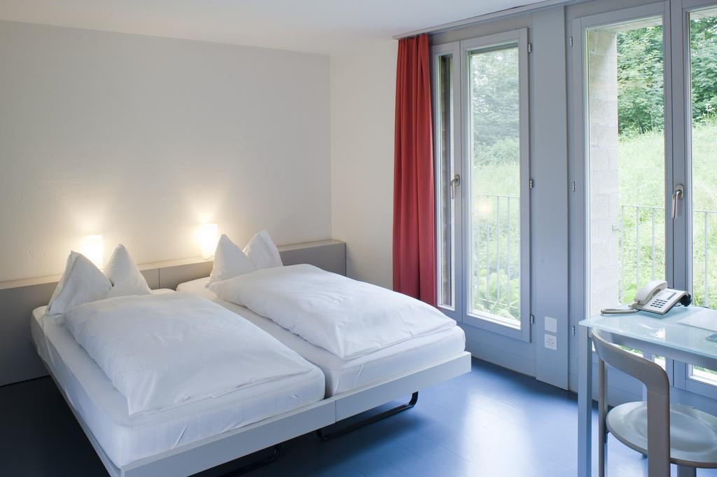 Schloss Muenchenwiler Murten Room photo